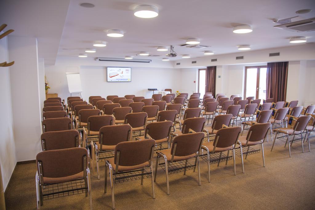 Hotel Eminent Zlate Moravce Bagian luar foto